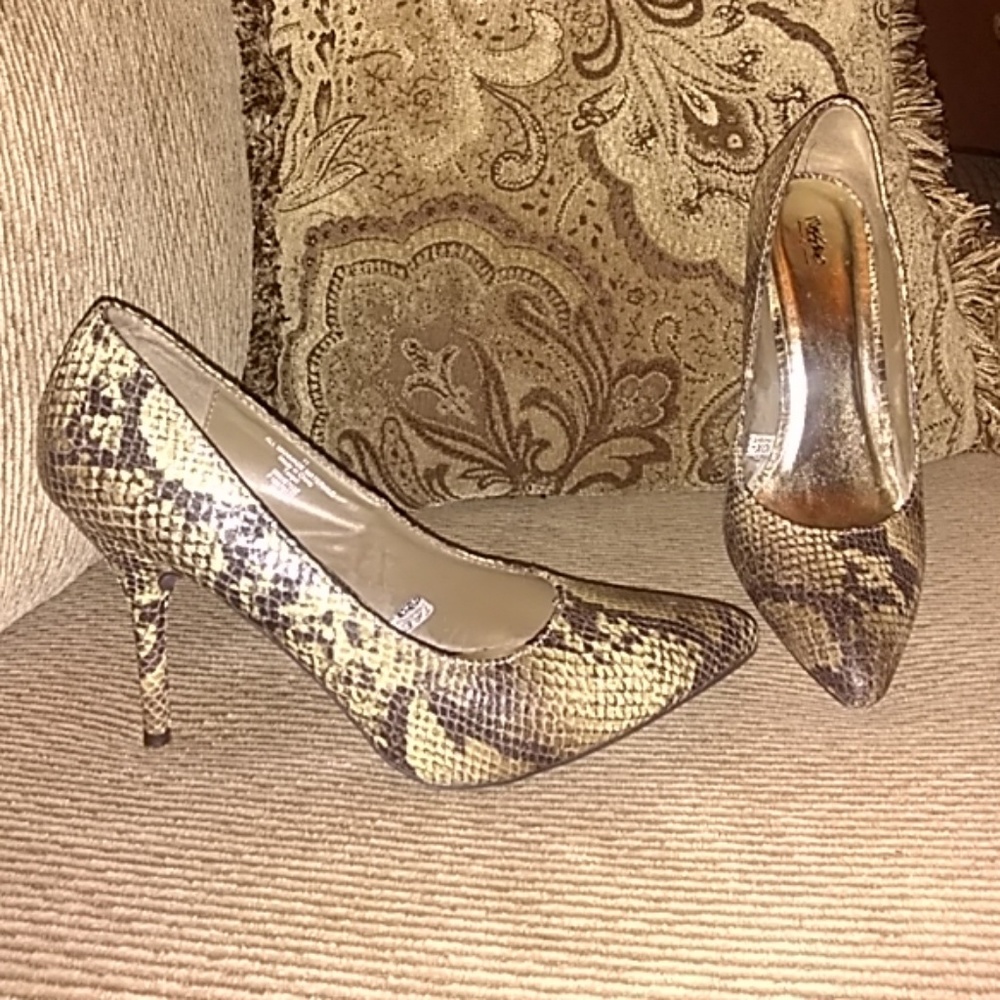 Mossimo Snake Skin Pumps